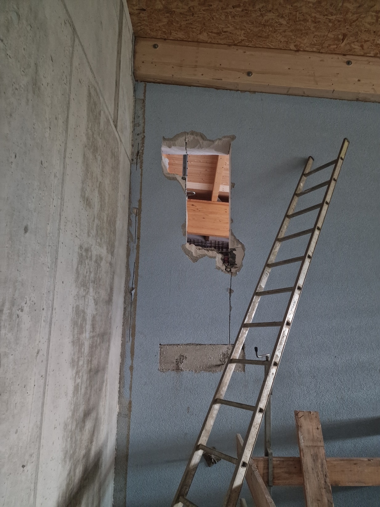 Ein Bild, das Gelände, Gebäude, Treppe, Leiter enthält. Automatisch
generierte
Beschreibung